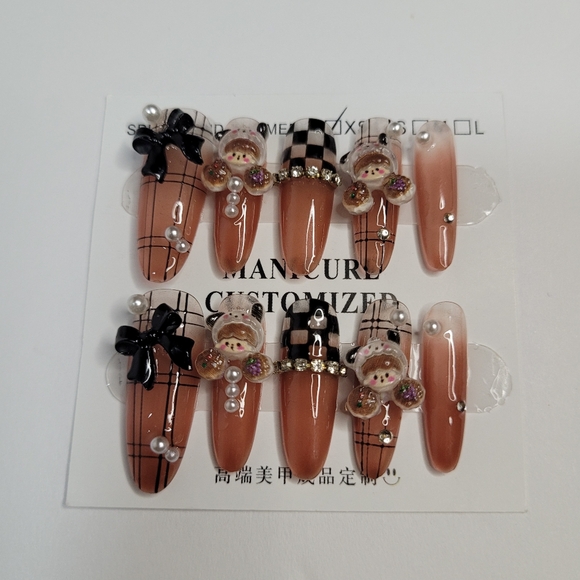 𝐏𝐑𝐄𝐒𝐒-𝐎𝐍 𝐍𝐀𝐈𝐋𝐒 - Picture 1 of 8